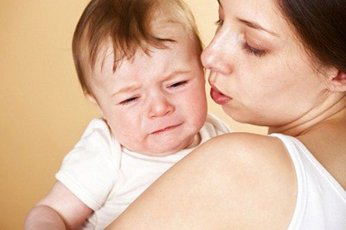 Trẻ quấy khóc do thiếu vitamin D